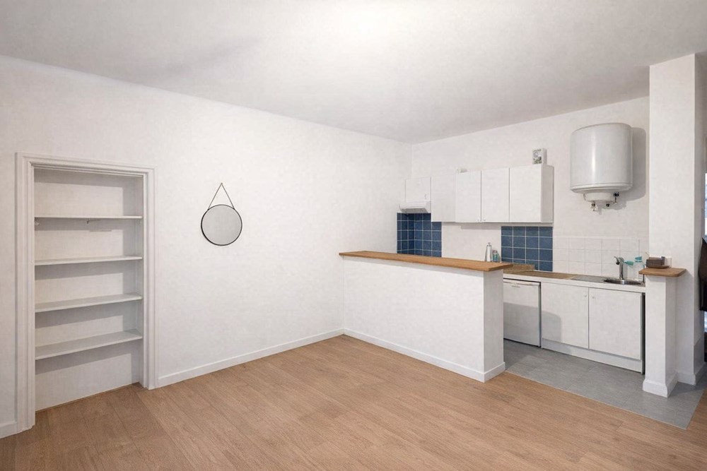 APPARTEMENT T2 - BELLE PIECE DE VIE AVEC CUISINE US - 2ND ETAGE - DOUBLE EXPOSITION - LOYER 420€ HORS CHARGES - RENTABILITE 4.4% photo 3