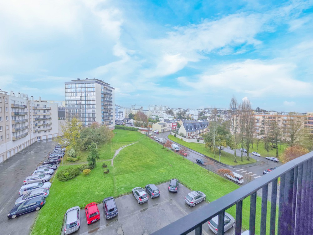 APPARTEMENT T5 AVEC BELLE PIECE DE VIE - 3/4 CHAMBRES - BALCONS-TERRASSE-ASCENSEUR-PARKING PRIVATIF - AUCUN TRAVAUX photo 2