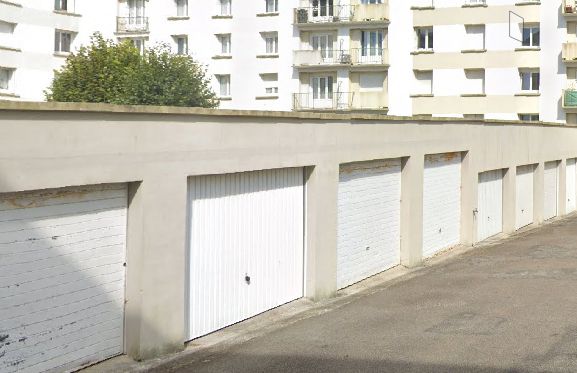 GARAGE 15,68M² SITUE CITE MONTGOLFIER - PORTE MECANIQUE EN PVC TRES BON ETAT POUR STOCKAGE OU STATIONNEMENT photo 2