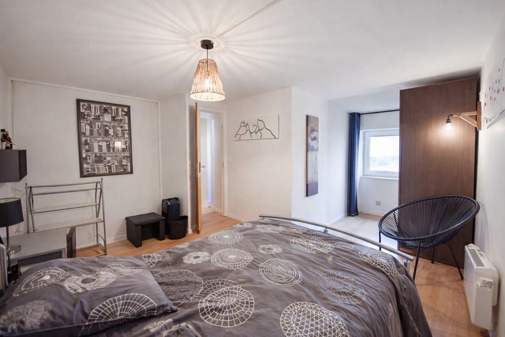 MAISON DE 80 M2 - 3 CHAMBRES -2 SALLES D'EAU - TOITURE ISOLÉE ET REFAITE EN 2020 - FENÊTRES PVC - CHAUFFAGE ÉLECTRIQUE - POELE A BOIS photo 5
