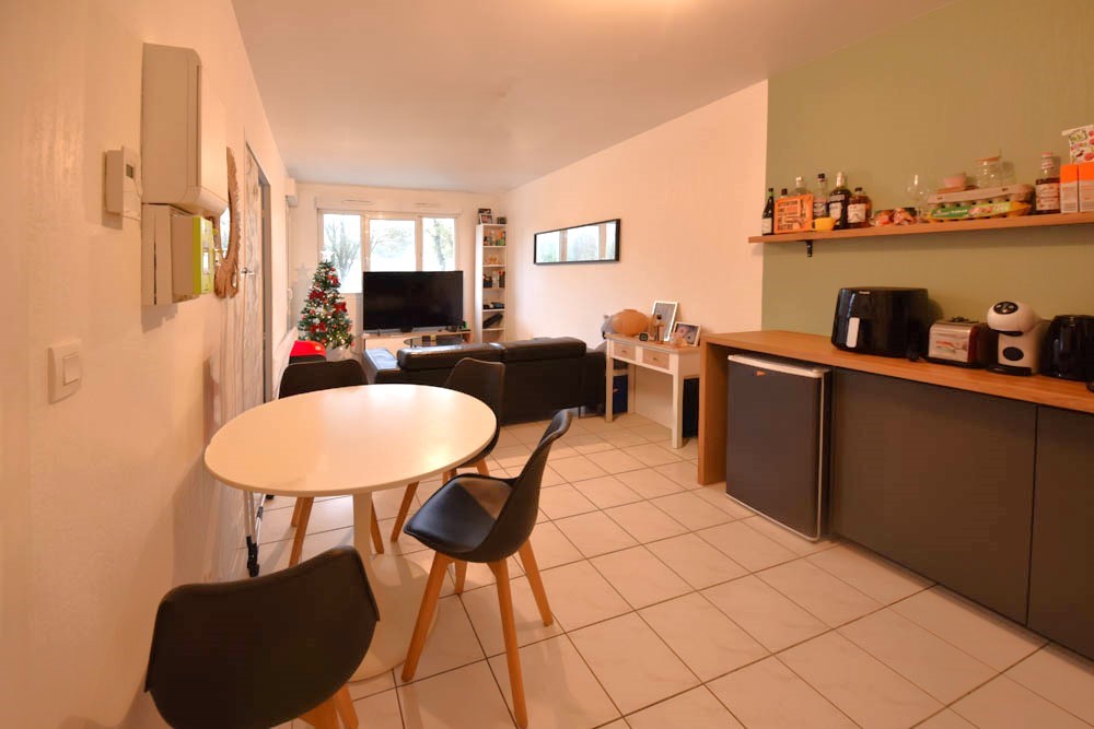 À VENDRE - APPARTEMENT DE 36 M2 - ANNÉE 2000 - SANS TRAVAUX - DALLE BÉTON - ASCENSEUR - BALCON DE 4 M2 - BOX SÉCURISÉ - PARTIES COMMUNES RÉNOVÉES photo 3