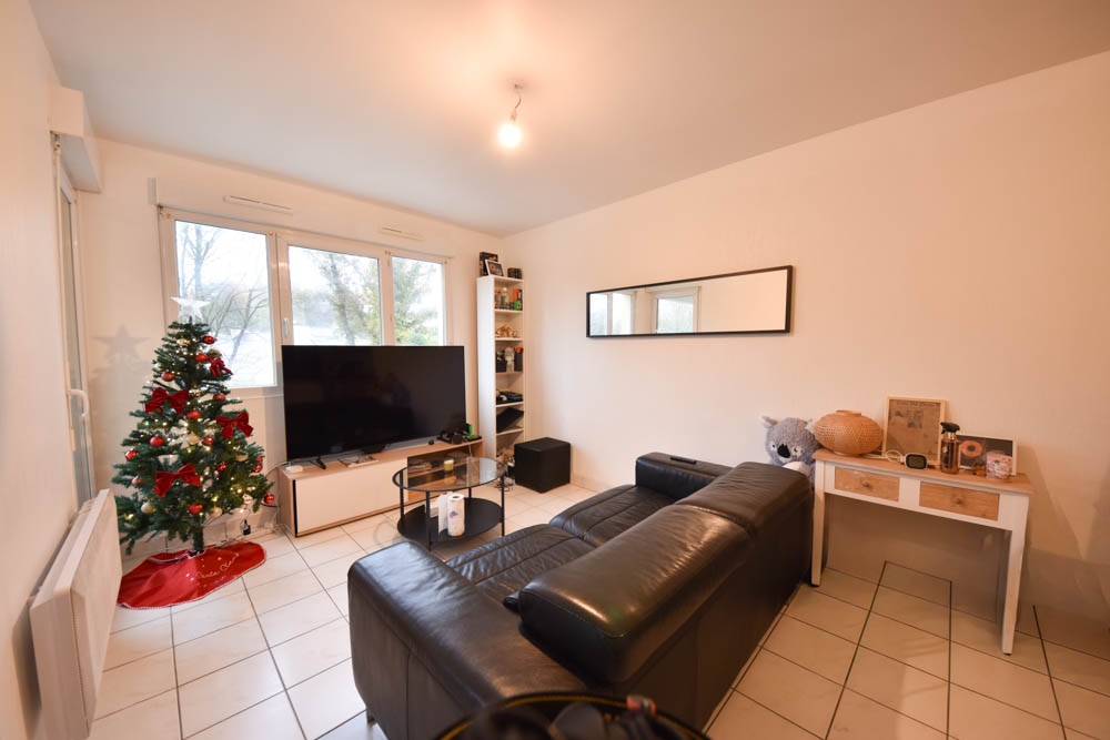 À VENDRE - APPARTEMENT DE 36 M2 - ANNÉE 2000 - SANS TRAVAUX - DALLE BÉTON - ASCENSEUR - BALCON DE 4 M2 - BOX SÉCURISÉ - PARTIES COMMUNES RÉNOVÉES photo 2