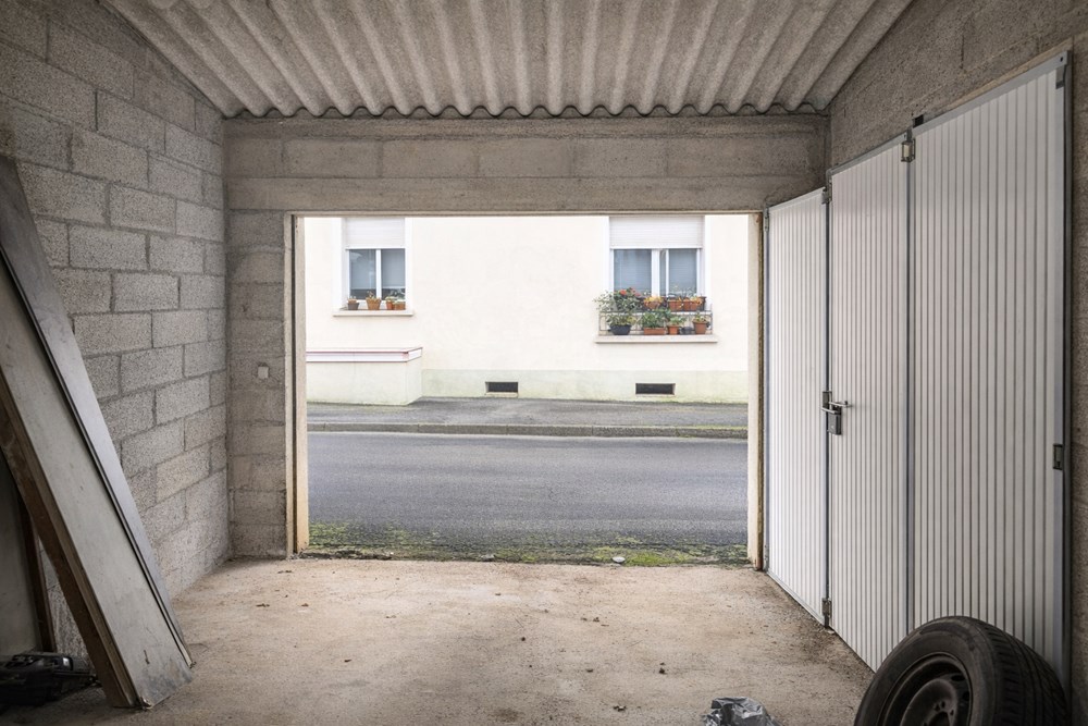 GARAGE - 15M² - PORTE RECENTE - 28 AVENUE DES GLENANS - RARE SUR LE MARCHE photo 3