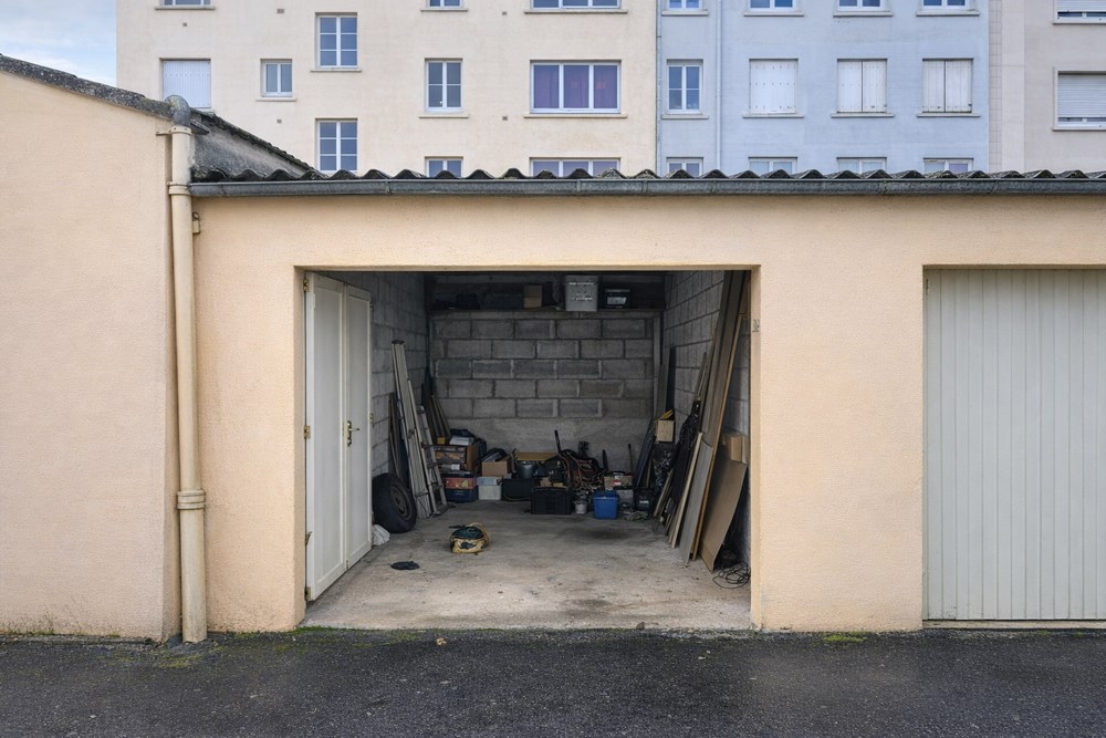 GARAGE - 15M² - PORTE RECENTE - 28 AVENUE DES GLENANS - RARE SUR LE MARCHE