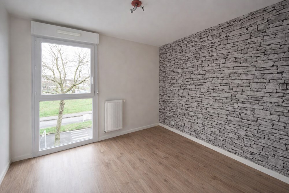 APPARTEMENT DE 59 M2 DE 2011 - 2 CHAMBRES - BALCON DE 9 M2 - DALLE BETON - PLACE DE PARKING - DPE C - CHAUFFAGE URBAIN - photo 3
