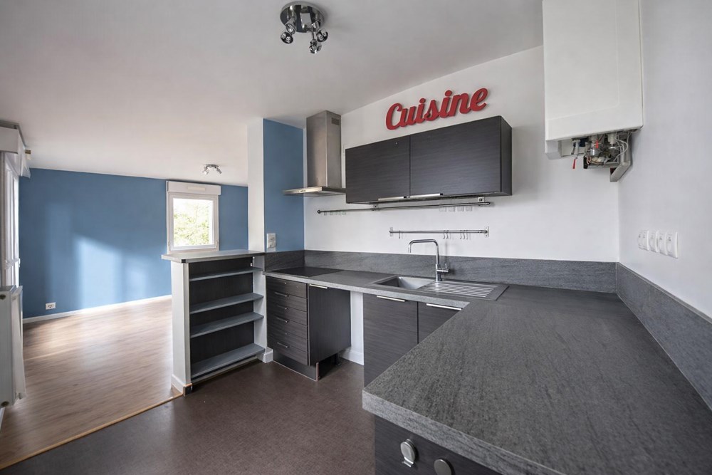 APPARTEMENT DE 59 M2 DE 2011 - 2 CHAMBRES - BALCON DE 9 M2 - DALLE BETON - PLACE DE PARKING - DPE C - CHAUFFAGE URBAIN - photo 2