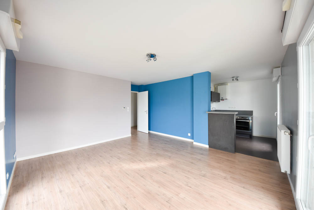 APPARTEMENT DE 59 M2 DE 2011 - 2 CHAMBRES - BALCON DE 9 M2 - DALLE BETON - PLACE DE PARKING - DPE C - CHAUFFAGE URBAIN - photo 2