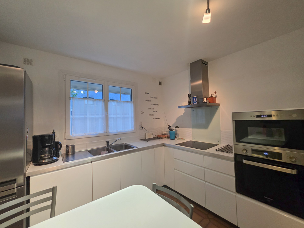 MAISON T7 DE 160M² SUR 1300 M² DE TERRAIN - ESPACE DE VIE TRIPLE - 5 CHAMBRES - VUE MER BAIE CARANTEC - DOMOTIQUE - RENOVATION 2018 - IDEAL FAMILLE - RARE photo 4