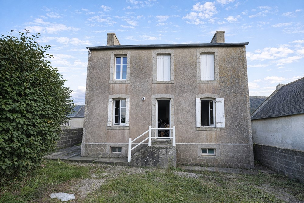 MAISON - MAISON T4 DE CHARME DES ANNEES 30 SUR +300M² DE TERRAIN - NON MITOYEN - COUP DE COEUR ASSURE - TRAVAUX A PREVOIR