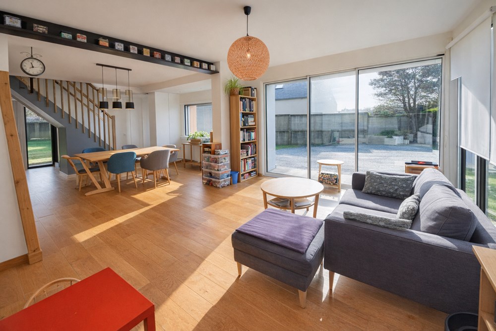 MAISON INDIVIDUELLE T7 DE 1999 175M² - 4 CHAMBRES POSSIBLE 5 - SUR TERRAIN CLOS DE 870M² photo 2