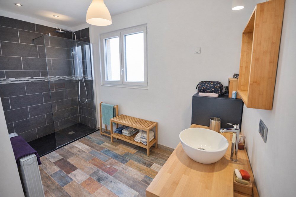 MAISON INDIVIDUELLE T7 DE 1999 175M² - 4 CHAMBRES POSSIBLE 5 - SUR TERRAIN CLOS DE 870M² photo 5