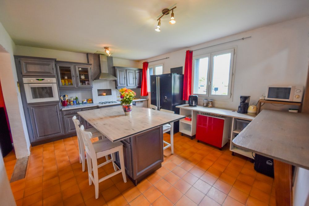 MAISON INDIVIDUELLE T7 131M² - 4 CHAMBRES - SOUS-SOL COMPLET SUR TERRAIN CLOS DE 1000M² photo 4