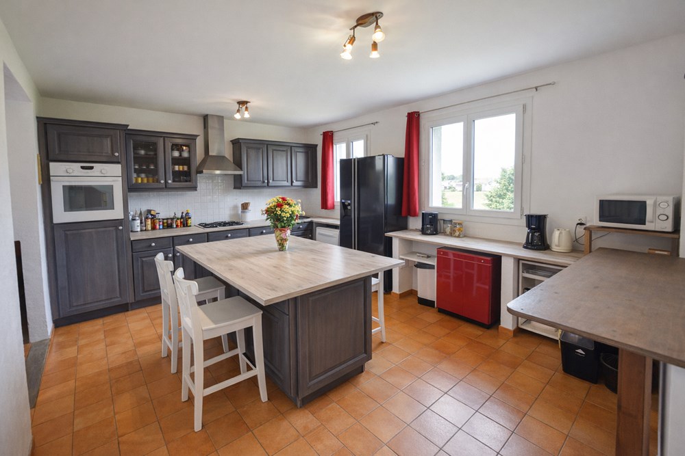 MAISON INDIVIDUELLE T7 131M² - 4 CHAMBRES - SOUS-SOL COMPLET SUR TERRAIN CLOS DE 1000M² photo 2