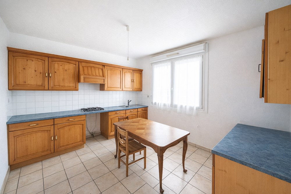 MAISON 95 M2 (142M2 UTILE) - 4 CHAMBRES - JARDIN AU CALME - EXPO SUD-OUEST - SOUS-SOL COMPLET - GARAGE - BEAU POTENTIEL photo 4