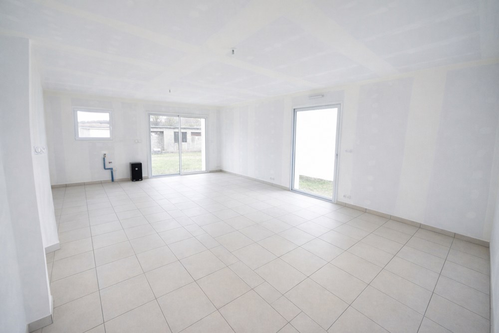 MAISON DE PLAIN PIED NEUVE - 3 CHAMBRES - ATELIER - TOUT A L'EGOUT - SUR TERRAIN DE 400M² photo 2