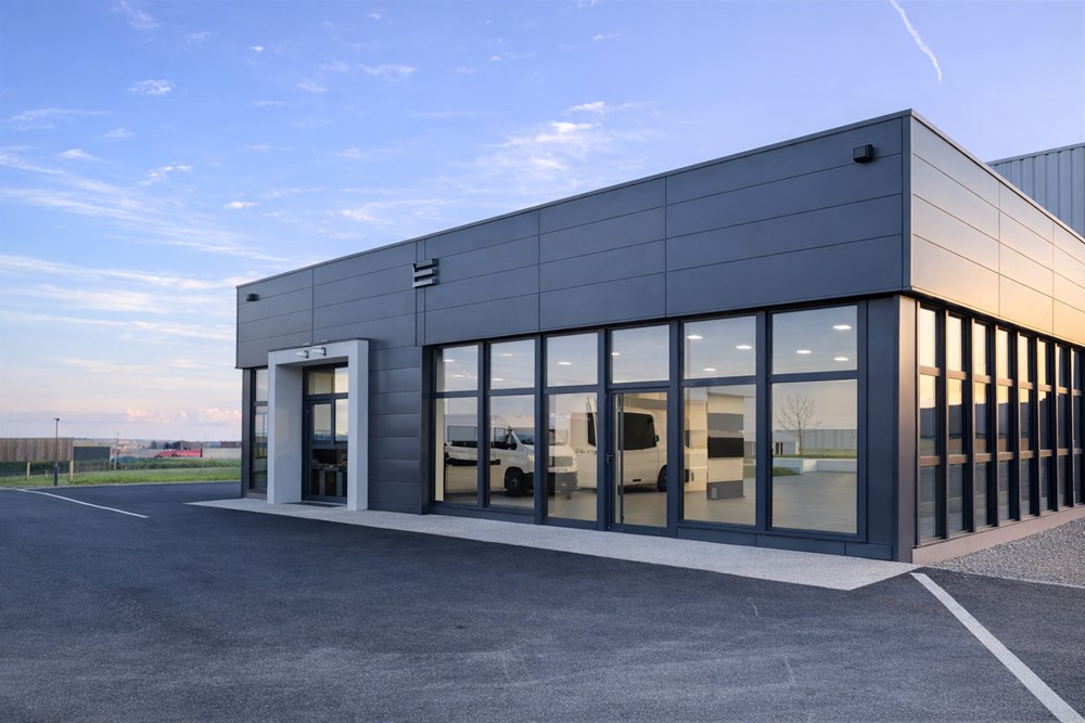 LOCAL PROFESSIONNEL DE 525M SUR 3500 DE TERRAIN - ACCES PMR - EMPLACEMENT DE QUALITE - STATIONNEMENT - PROXIMITE IMMEDIATE NORD POITIERS