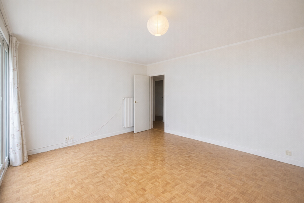 APPARTEMENT - T3 - 2 CHAMBRES - BALCON - DPE D - LUMINEUX - PLACE DE PARKING - ETAGE INTERMEDIAIRE - ASCENSEUR - DALLE BETON. photo 3