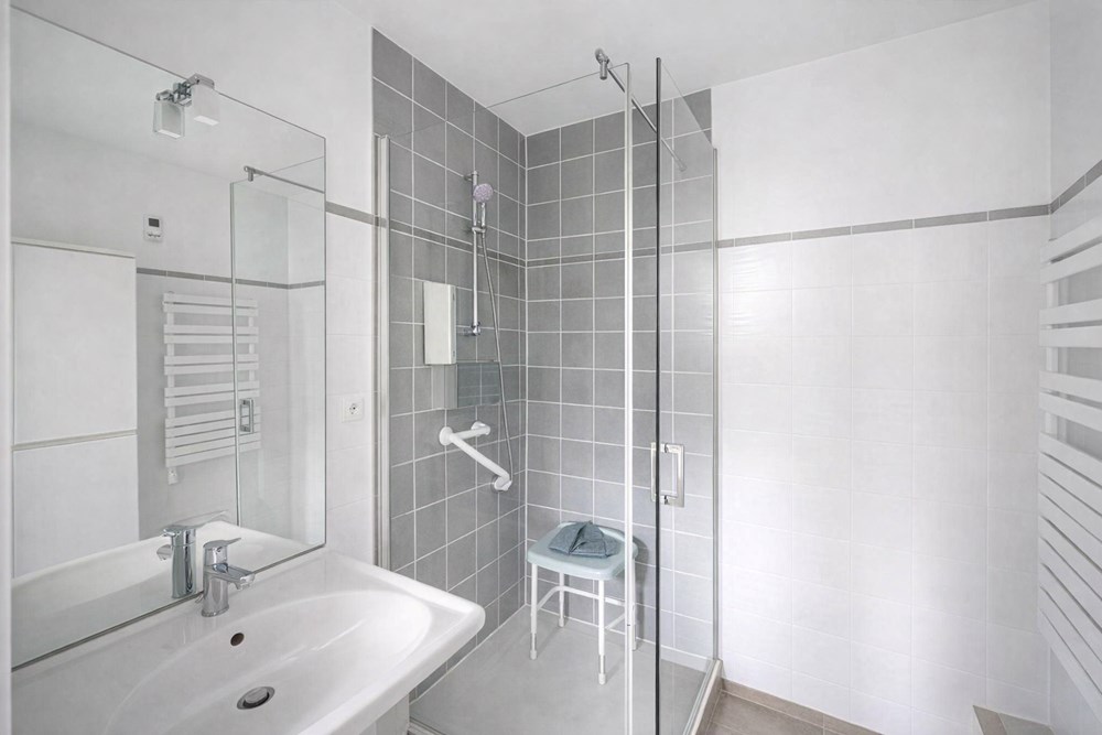 APPARTEMENT - T3 - 2 CHAMBRES - BALCON - DPE D - LUMINEUX - PLACE DE PARKING - ETAGE INTERMEDIAIRE - ASCENSEUR - DALLE BETON. photo 5