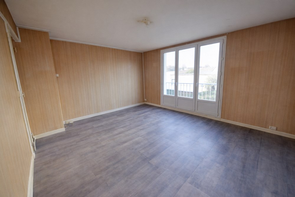 APPARTEMENT T5 84M² - 3 CHAMBRES POSSIBLE 4 - GARAGE EN OPTION - DALLE BETON - BEAU POTENTIEL photo 2