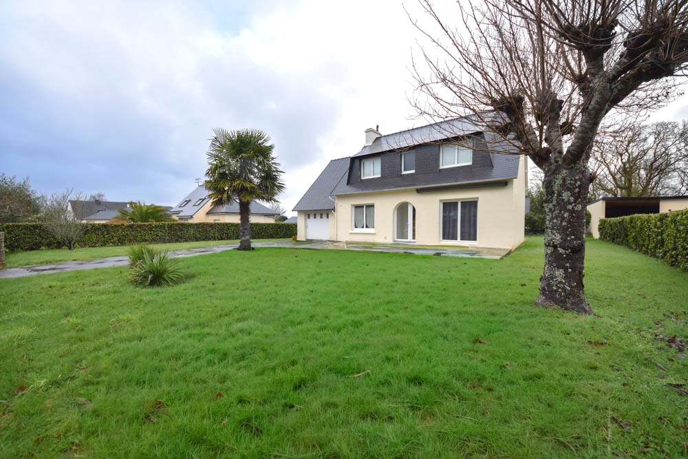 MAISON INDIVIDUELLE DE 133 M2 - 5 CHAMBRES - GARAGE - TERRAIN DE 950 M2 - FENETRES PVC - RAVALEMENT 2024 - DPE D - COMBLES ISOLEES -
