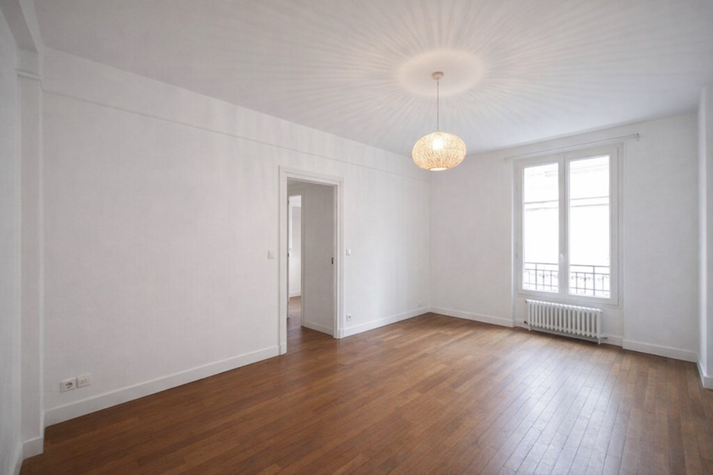 APPARTEMENT - RUE DE LA REPUBLIQUE - T3 - 2 CHAMBRES - IDEALEMENT SITUE - 1ER ETAGE - CAVE. photo 3