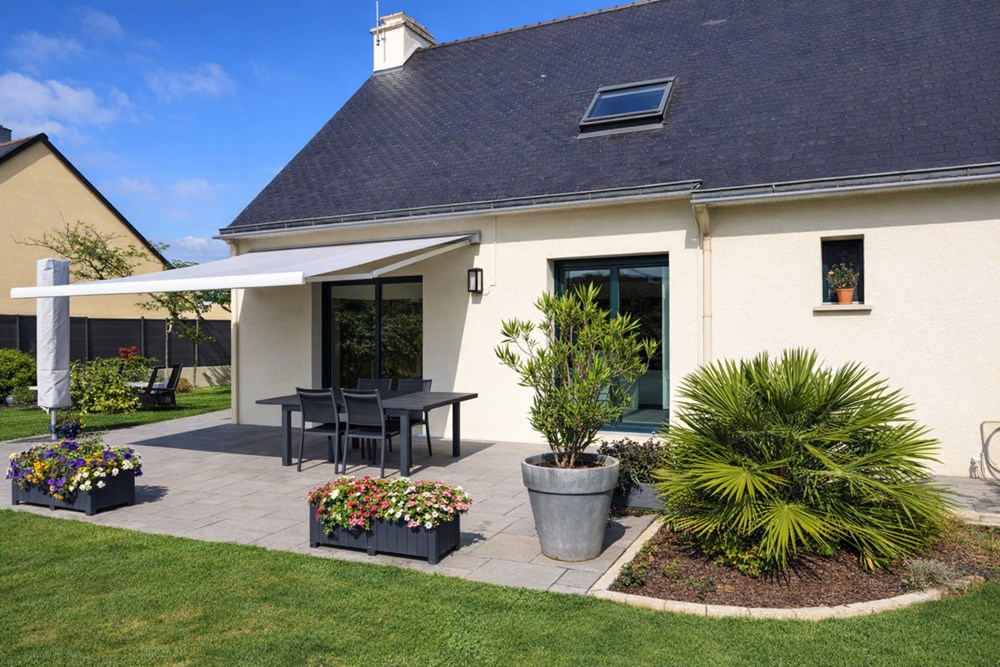 MAISON CONTEMPORAINE RECENTE DE 150M² - PIECE DE VIE 50M² EN REZ DE JARDIN - 4/5 CHAMBRES - GARAGE - TERRAIN 800M² ENVIRON - AUCUN TRAVAUX