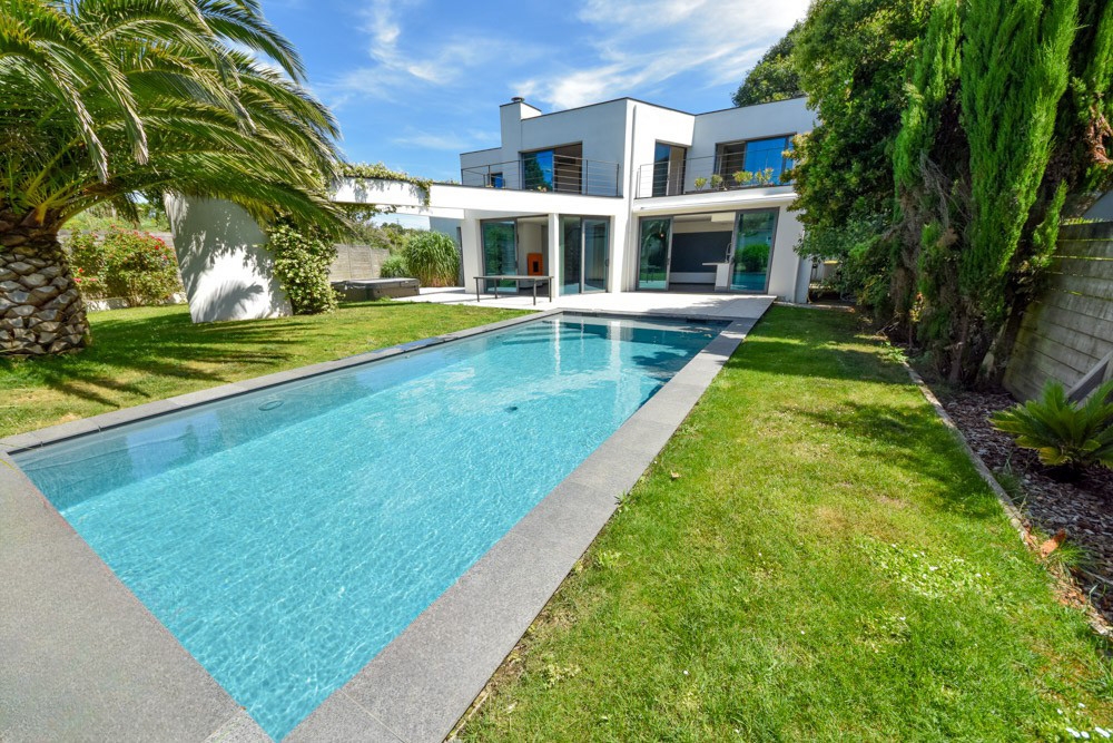 MAISON RECENTE DE 2007 T6 153M² - 3 CHAMBRES - SOUS-SOL INTEGRAL - PISCINE - JACUZZI - BELLES PRESTATIONS