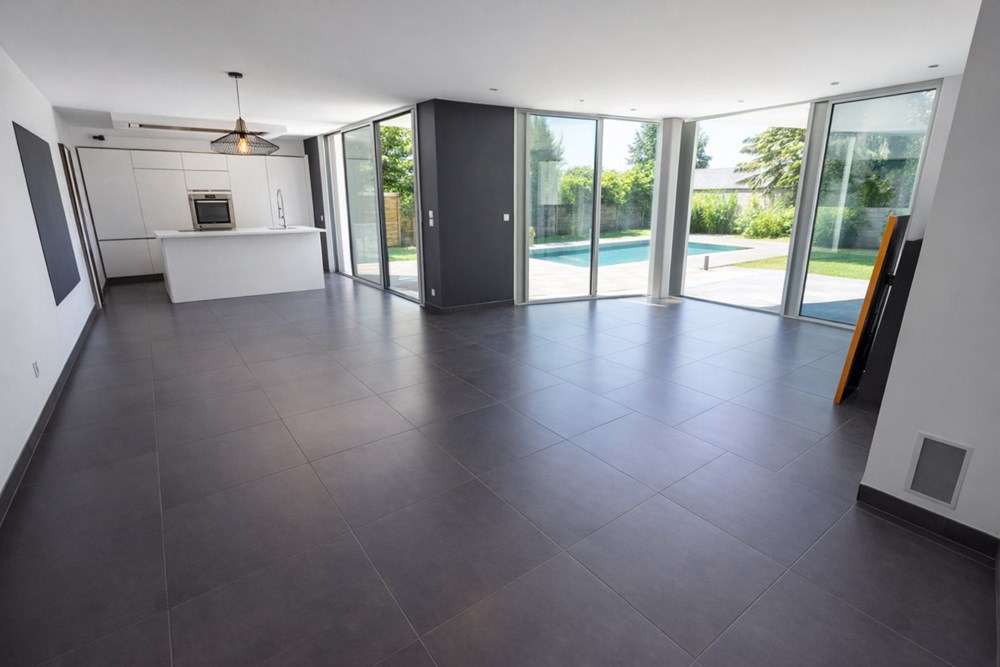 MAISON RECENTE DE 2007 T6 153M² - 3 CHAMBRES - SOUS-SOL INTEGRAL - PISCINE - JACUZZI - BELLES PRESTATIONS photo 2