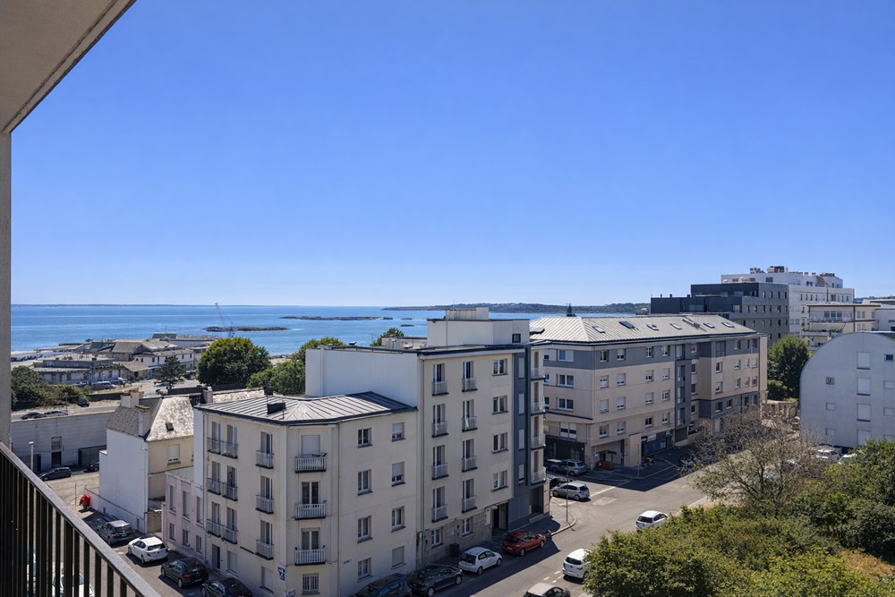 APPARTEMENT - T4 - 2 CHAMBRES - VUE MER - DALLE BETON - ASCENSEUR - PROCHE GARE - DPE D - GARAGE EN OPTION.