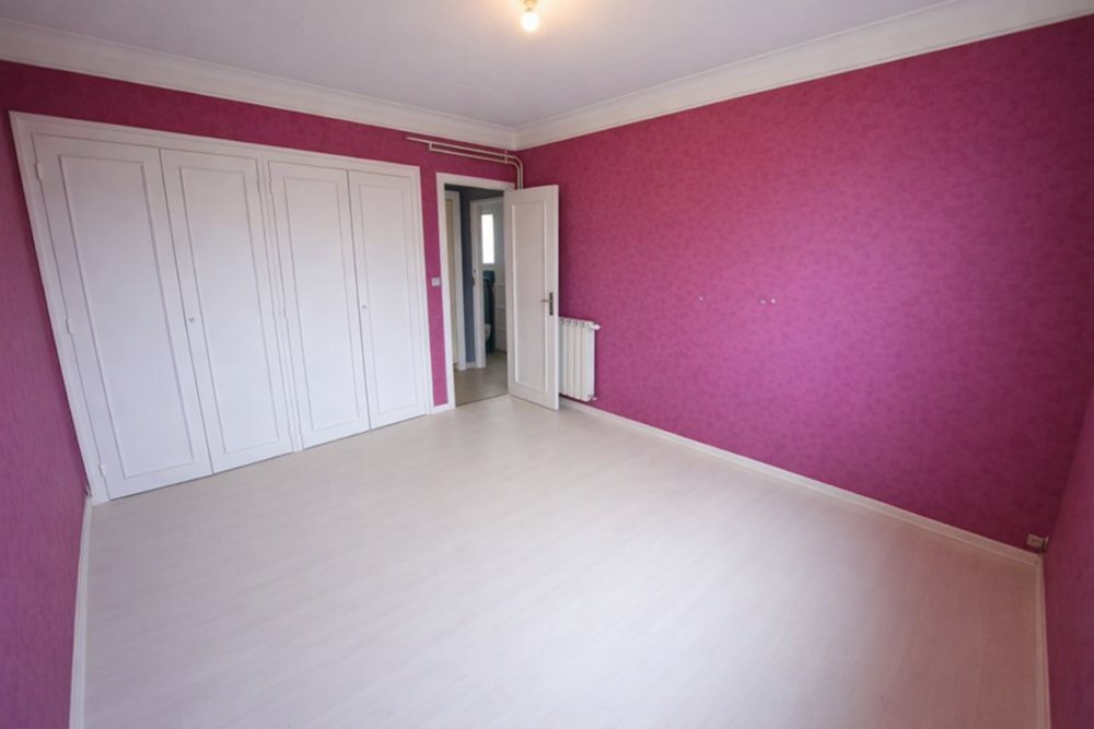 APPARTEMENT T4 83M² RDC SURELEVE - 3 CHAMBRES - DALLE BETON - CAVE 15M² - BEAU POTENTIEL photo 4