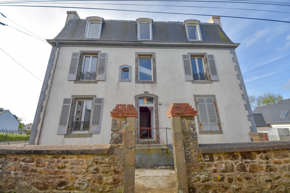IMMEUBLE D'INVESTISSEMENT 3 ETAGES - 6 APPARTEMENTS AVEC UN GARAGE SUR TERRAIN DE 676M² photo 2