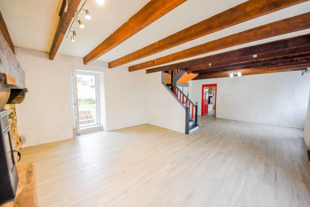 BIEN D'EXCEPTION DE 1860 AU CENTRE DE LA VILLE MEDIEVALE - 4 CHAMBRES - 2 ATELIERS SUR TERRAIN CLOS DE 155M² photo 3