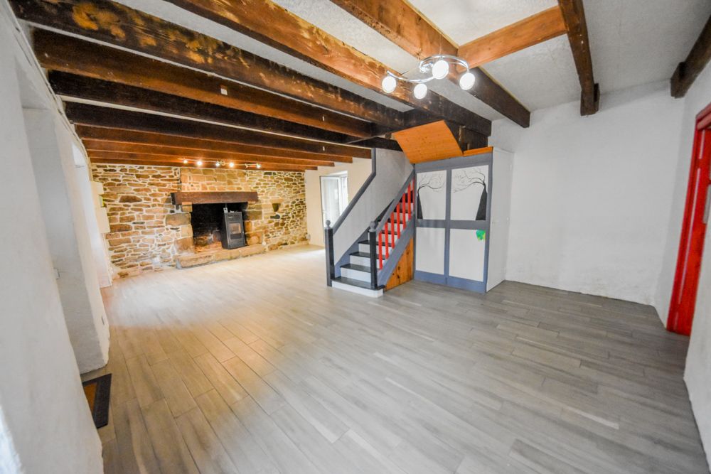BIEN D'EXCEPTION DE 1860 AU CENTRE DE LA VILLE MEDIEVALE - 4 CHAMBRES - 2 ATELIERS SUR TERRAIN CLOS DE 155M²