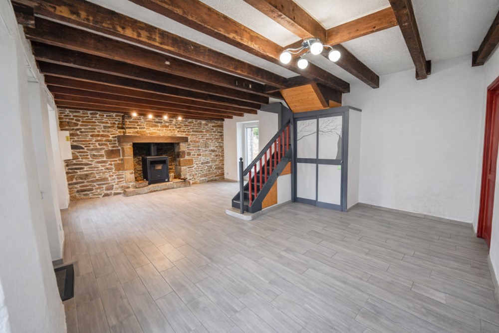 BIEN D'EXCEPTION DE 1860 AU CENTRE DE LA VILLE MEDIEVALE - 4 CHAMBRES - 2 ATELIERS SUR TERRAIN CLOS DE 155M² photo 2