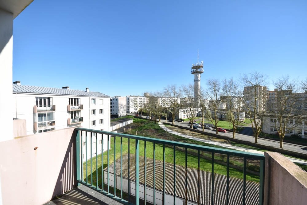 APPARTEMENT DE 73 M2 - SANS TRAVAUX - DERNIER ETAGE - 3 CHAMBRES - DALLE BETON - CHAUFFAGE ELECTRIQUE - FAIBLES CHARGES - CAVE