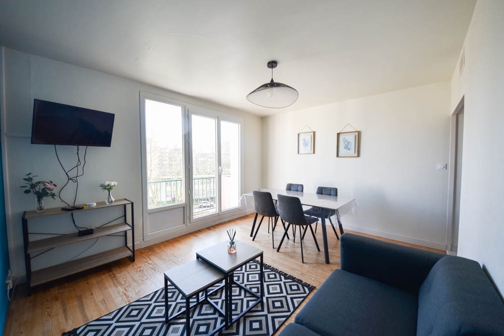 APPARTEMENT DE 73 M2 - SANS TRAVAUX - DERNIER ETAGE - 3 CHAMBRES - DALLE BETON - CHAUFFAGE ELECTRIQUE - FAIBLES CHARGES - CAVE photo 2