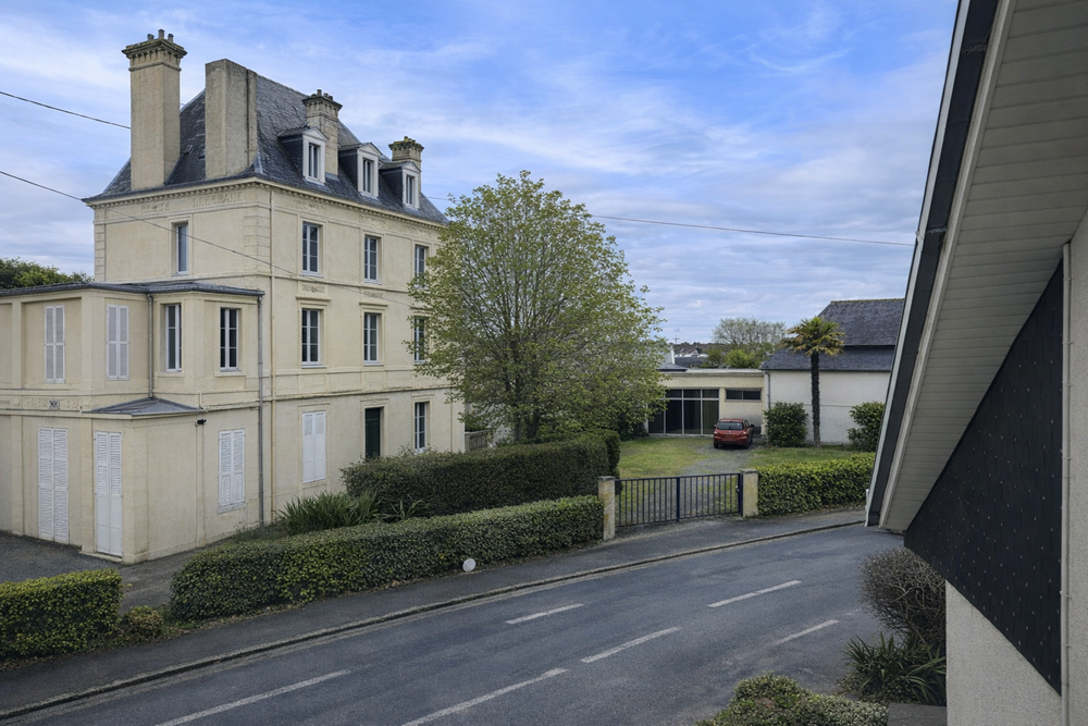 MAISON T4 DE 90M² AVEC HANGAR (40M²) GARAGE (17M²) PARKING (2/3 VOITURES) - TERRAIN CLOS DE +450M² - ACTIVITES COMMERCIALES A ETUDIER photo 3