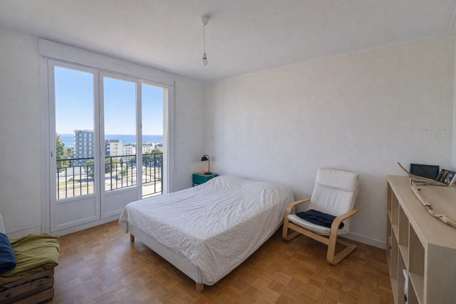APPARTEMENT 42M² - 1 CHAMBRE - ASCENSEUR - CENTRE VILLE - VUE MER - BELLE PIECE DE VIE photo 5