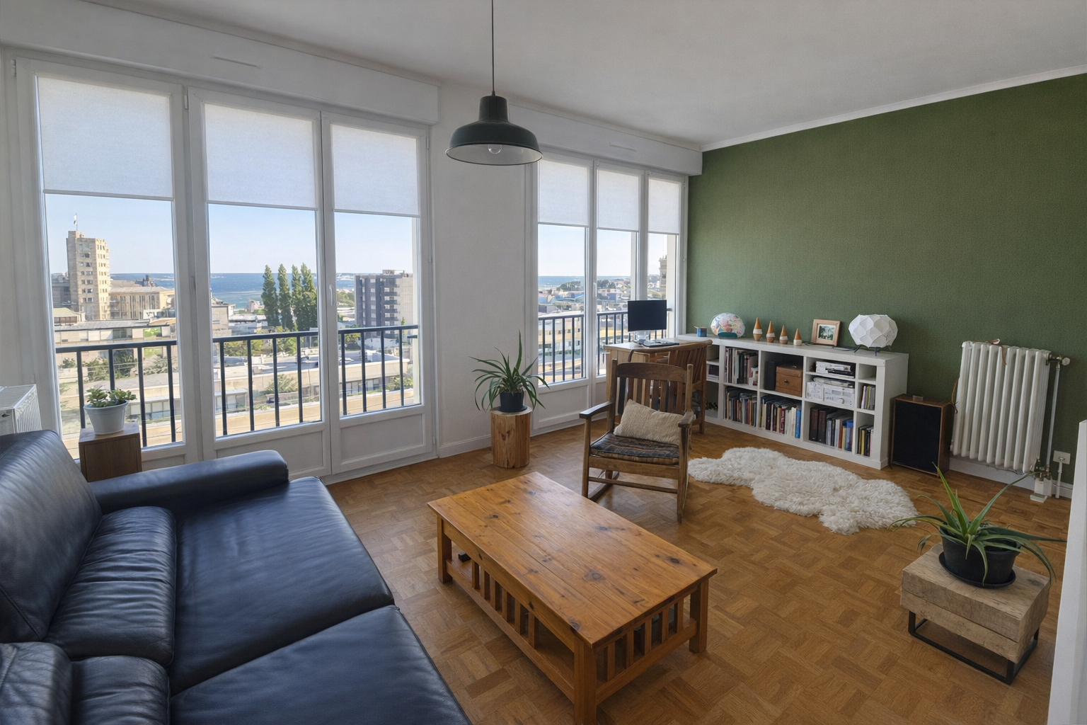 APPARTEMENT 42M² - 1 CHAMBRE - ASCENSEUR - CENTRE VILLE - VUE MER - BELLE PIECE DE VIE photo 2