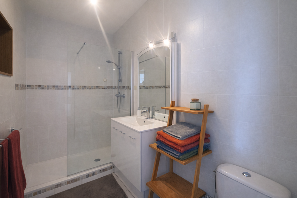 APPARTEMENT 42M² - 1 CHAMBRE - ASCENSEUR - CENTRE VILLE - VUE MER - BELLE PIECE DE VIE photo 5