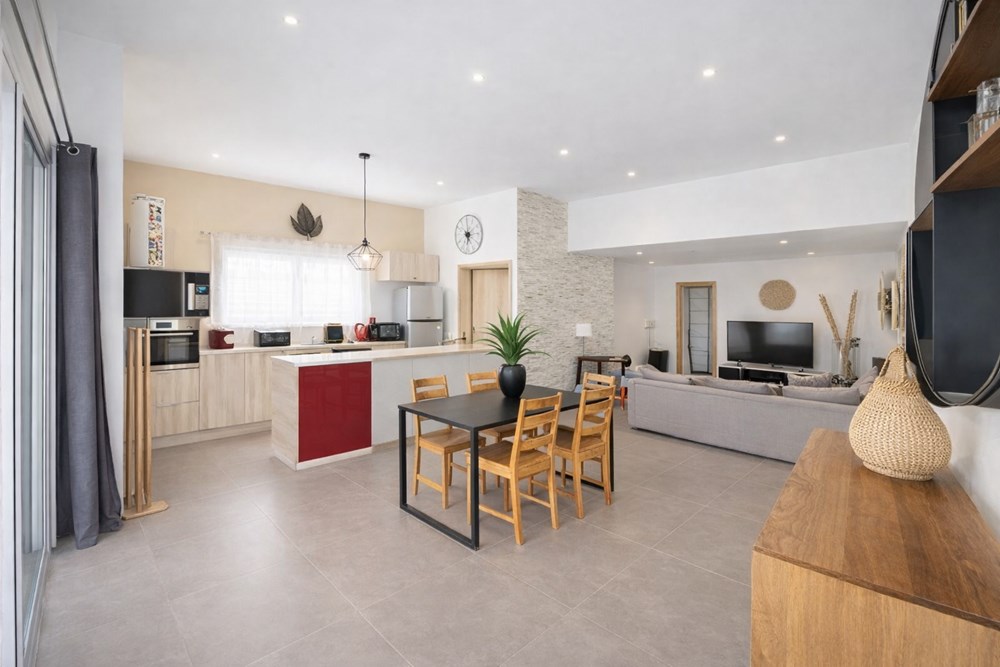 MAISON - PLAIN PIED RECENTE - ENCORE SOUS GARANTIE DECENNALE - QUARTIER CALME - BELLE EXPOSITION - DPE C photo 3