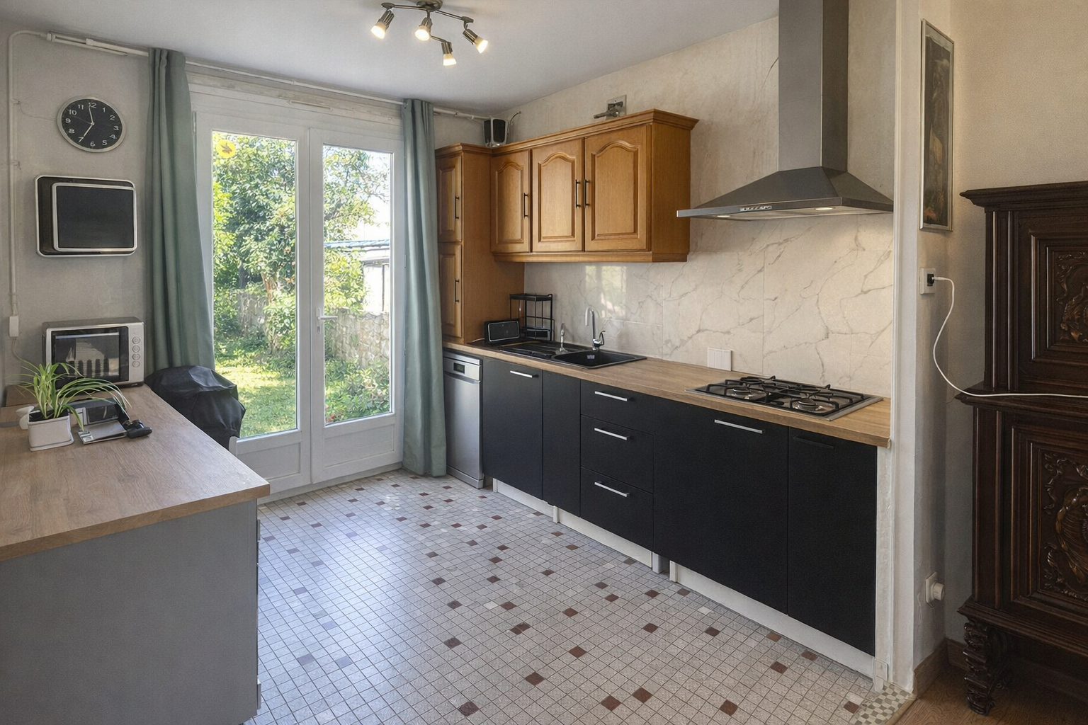 MAISON DE VILLE T5 - 3 CHAMBRES POSSIBLE 5 - BEAU POTENTIEL - SUR TERRAIN CLOS DE 175M² photo 2
