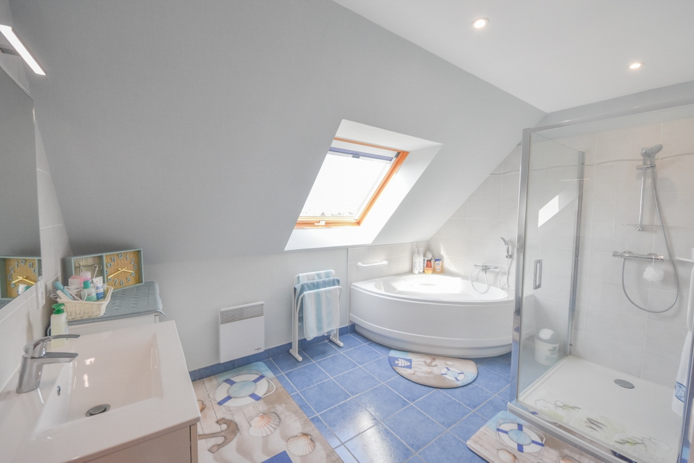 MAISON INDIVIDUELLE T7 125M² DE 2000 - 5 CHAMBRES POSSIBLE 6 - DOUBLE GARAGE SUR TERRAIN DE 1525M² photo 4