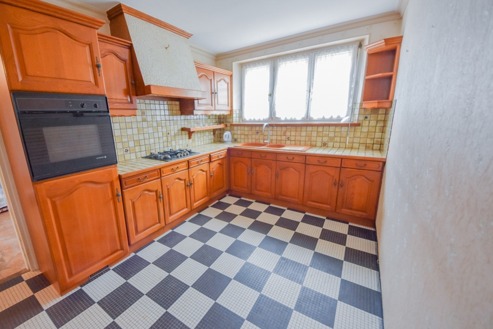 MAISON DE VILLE T6 - 4 CHAMBRES - BEAU POTENTIEL - GARAGE SUR TERRAIN CLOS DE 365M² photo 5