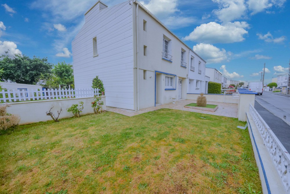 MAISON DE VILLE T6 - 4 CHAMBRES - BEAU POTENTIEL - GARAGE SUR TERRAIN CLOS DE 365M² photo 2
