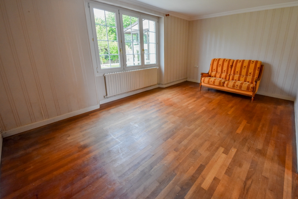 MAISON DE VILLE T6 - 4 CHAMBRES - BEAU POTENTIEL - GARAGE SUR TERRAIN CLOS DE 365M² photo 3