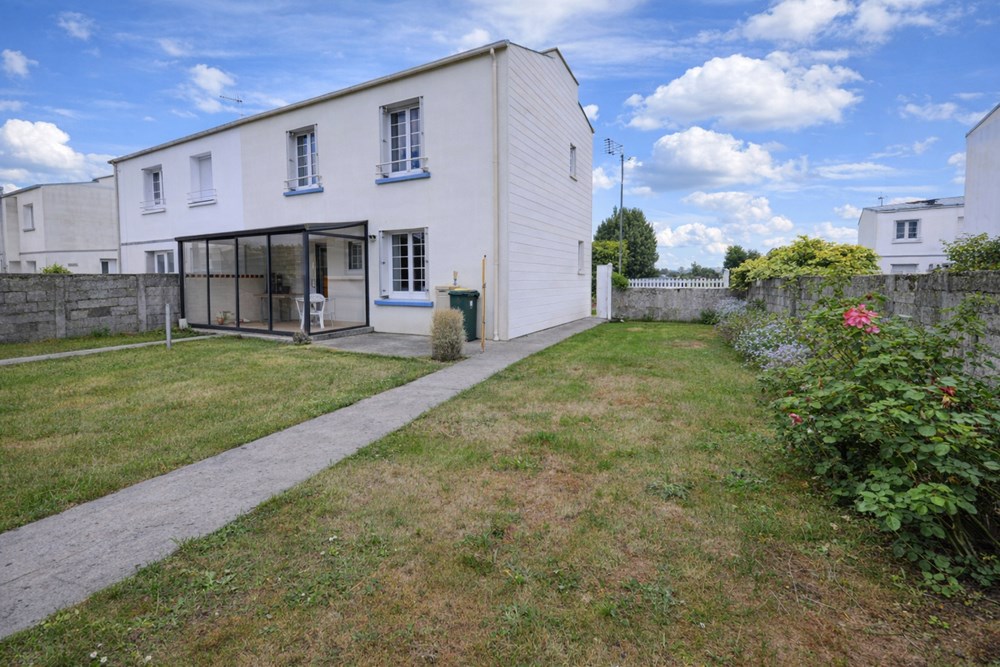 MAISON DE VILLE T6 - 4 CHAMBRES - BEAU POTENTIEL - GARAGE SUR TERRAIN CLOS DE 365M²