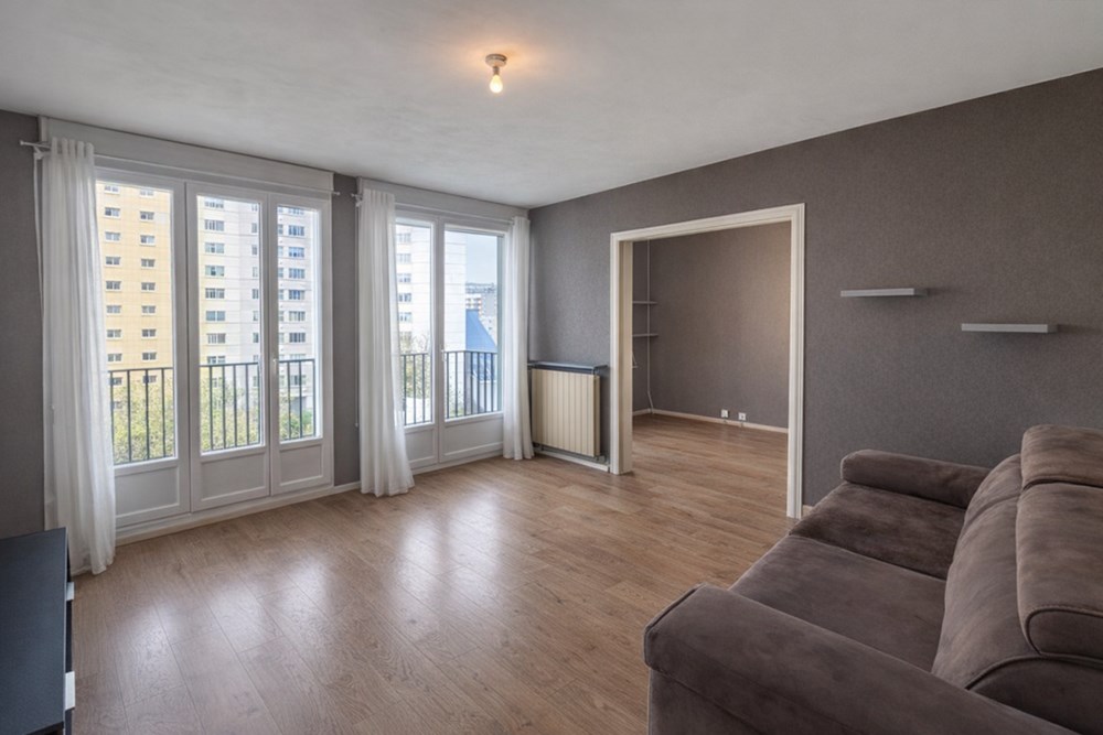 APPARTEMENT - T3 - 2 CHAMBRES - ETAGE INTERMEDIAIRE - ASCENSEUR - BALCON - CHAUFFAGE URBAIN - GARAGE EN OPTION. photo 2