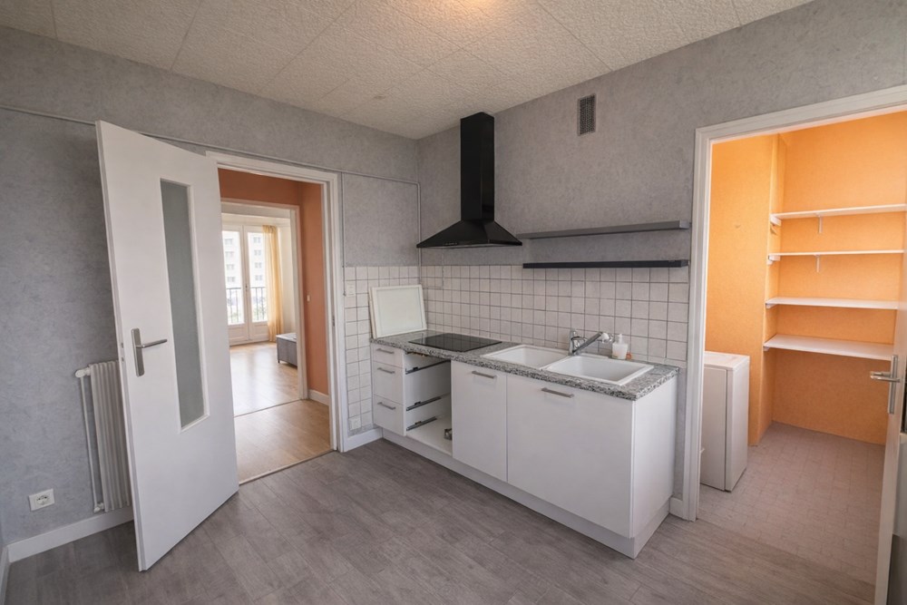 APPARTEMENT - T3 - 2 CHAMBRES - ETAGE INTERMEDIAIRE - ASCENSEUR - BALCON - CHAUFFAGE URBAIN - GARAGE EN OPTION. photo 3
