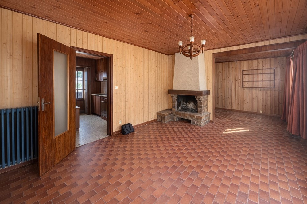 MAISON - T5 - 3 CHAMBRES POSSIBLE 5 - SOUS SOL COMPLET - BEAU POTENTIEL - GARAGE.